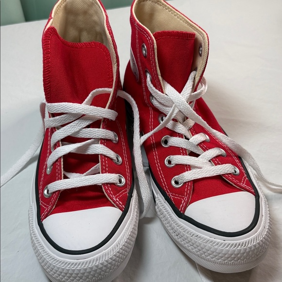 Converse Shoes (never been worn - Picture 3 of 5